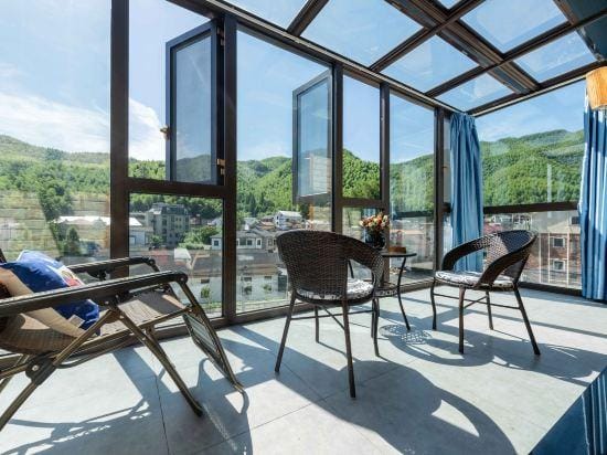 Anji Yunshang Grassland Jinshuiloutai Homestay Hotel in Hangzhou