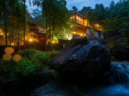 Anji Ancient Road Yuan Hot Spring Homestay Hotel in Hangzhou