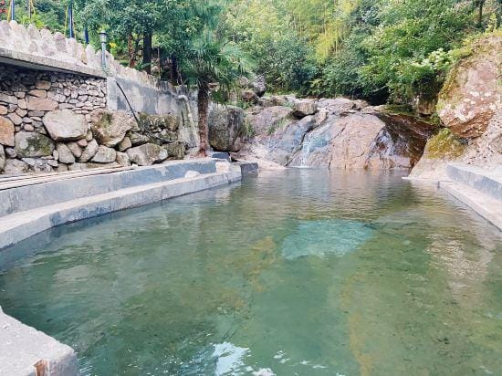 Shanfeng Zhuyun · Creekside Family Hiking Resort (Anji Longwang Mountain Rafting) Hotel in Hangzhou
