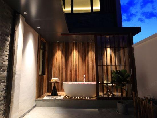 Taman Clouds Villa Hotel in Hangzhou