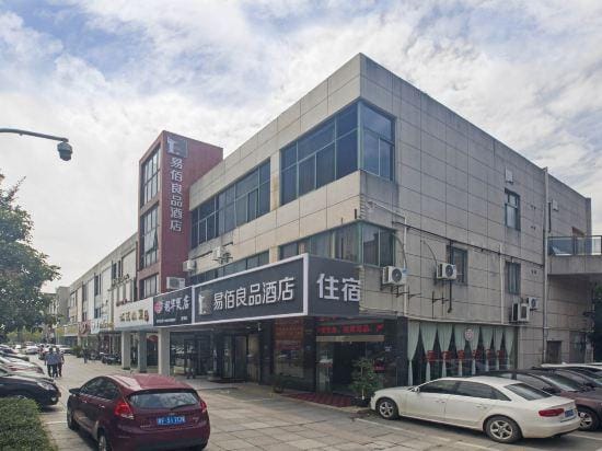 100 Inn Liangpin Hotel (Jiashan County Shijia South Road RT-Mart) Hotel in Shanghai