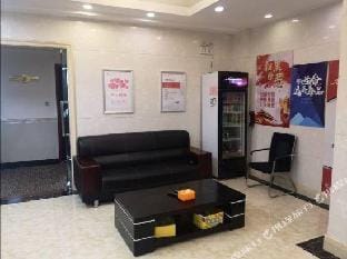 Home Alliance Huayi Yiju Hotel (Jiashan xingyuecheng Commercial Plaza store) Hotel in Shanghai