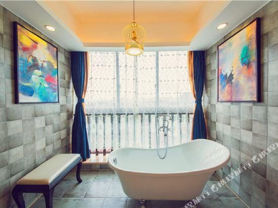 Jichen Hotel (Tongxiang Century Avenue) Hotel in Zhejiang
