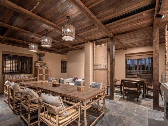 Heyuan Baicui Manor Hotel in Hangzhou