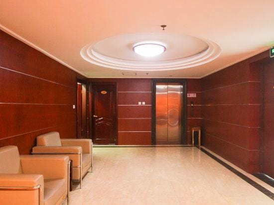 Home Inn & Hua Yi Select Hotel (Jiangyan Railway Station, Jiangyan Avenue, Taizhou) Hotel in Jiangsu