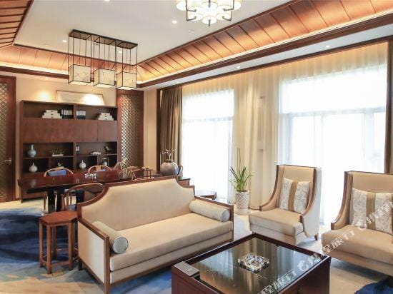 Swan Lake Resort Hot Spring Jiangba Hotel in Jiangsu
