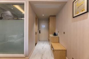 Elong Me · Light Travel Hotel Hotel in Zhejiang