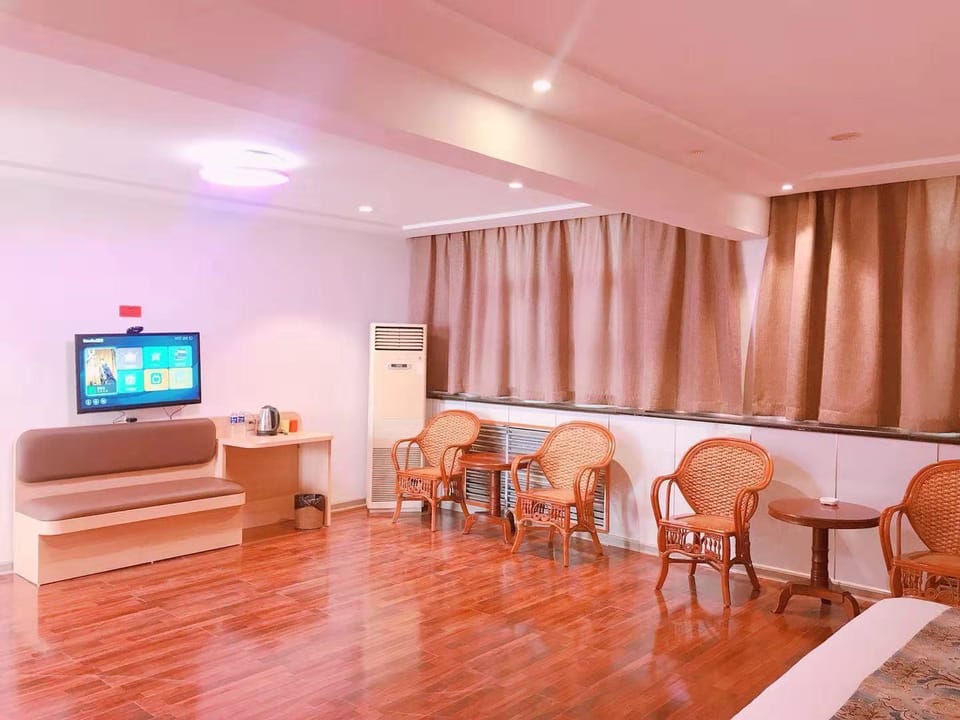 Huayi Hotel (Linyi Baoli Fortune Plaza) Hotel in Jiangsu
