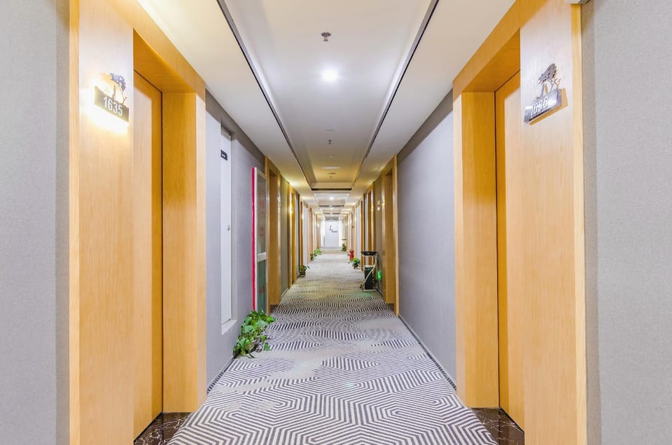 L   HOTEL Hotel in China