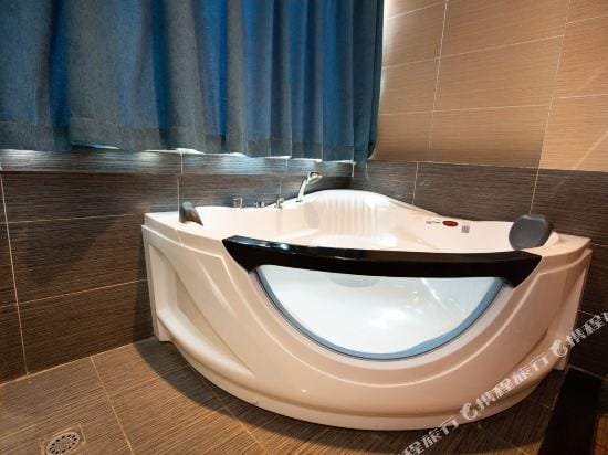 Qingfeng Bailu Hotel Hotel in China