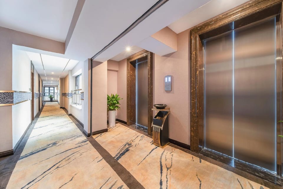 Rezen Select ZIC Hotel in China