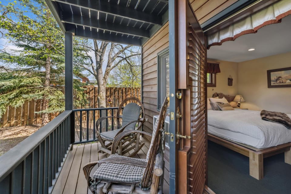 Good Medicine Lodge Lodge in Whitefish