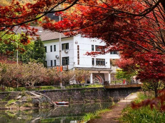 Yuyao 702 Resort Hotel in Zhejiang