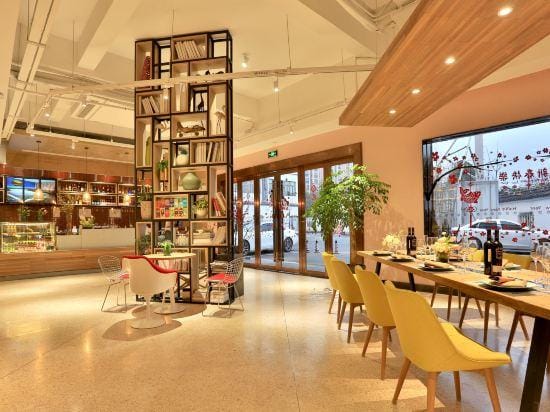 Young Hotel (Yiwu Fotang Ancient Town Old Street) Hotel in Hangzhou
