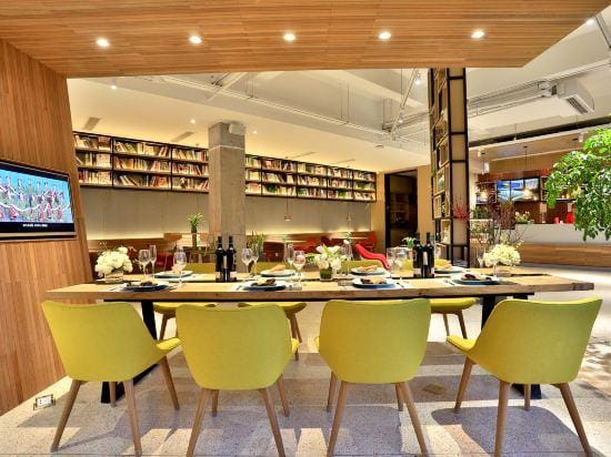 Young Hotel (Yiwu Fotang Ancient Town Old Street) Hotel in Hangzhou
