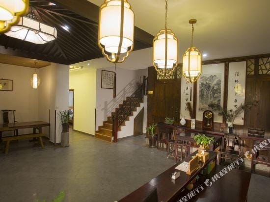 Yuliang Old Town Inn Hotel in Hangzhou