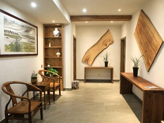 Meet Lanju Bed and Breakfast Hotel in China