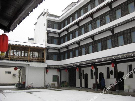 Qinghua Hostel Hotel in China
