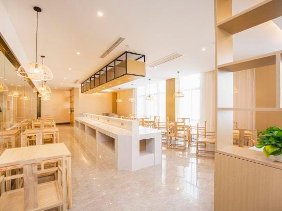 Qingmu Select Hotel (Wuhu Fangte Two, Three and Four Store) Hotel in Nanjing