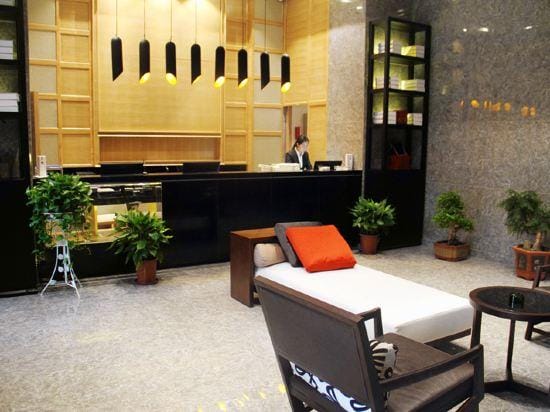 Earl Holiday Inn (Wuhu High speed Railway Station Tianmenshan Road Subway Station Store) Hotel in Nanjing