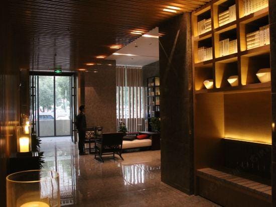 Earl Holiday Inn (Wuhu High speed Railway Station Tianmenshan Road Subway Station Store) Hotel in Nanjing