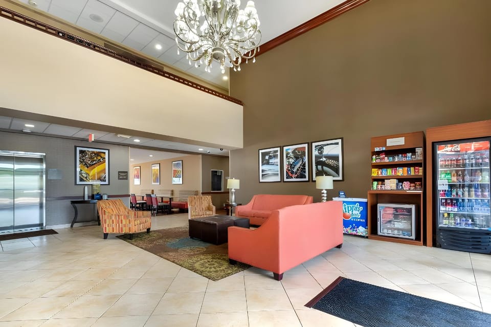 Holiday Inn Express & Suites Southfield - Detroit Hotel in Southfield