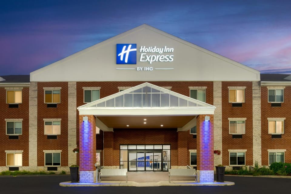 Holiday Inn Express & Suites Southfield - Detroit Hotel in Southfield