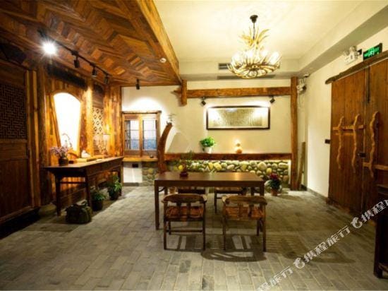 Rooftop Flower Stream Ink B&B Hotel in Zhejiang