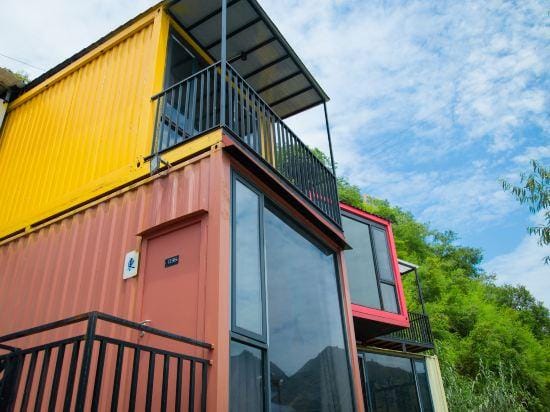 Waterside Container Inn Hotel in Hangzhou