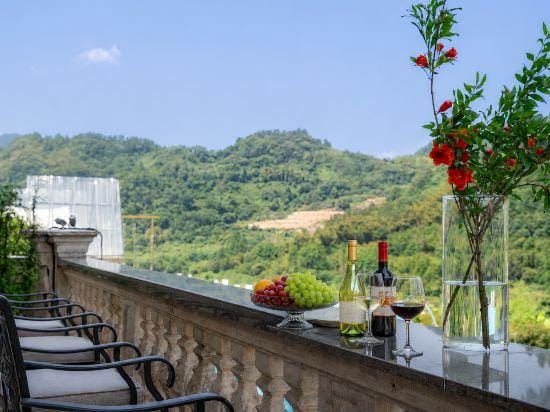 A Small Courtyard Hotel in Hangzhou