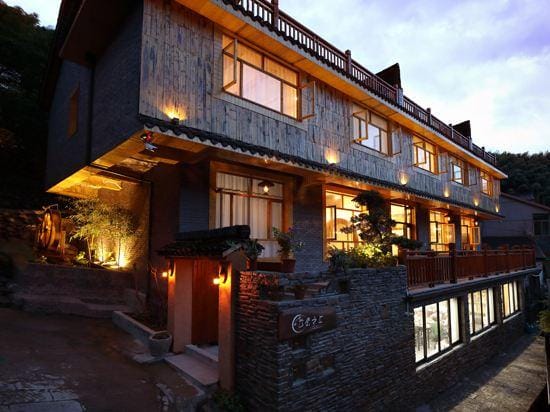 Cloud Layer Above the Clouds Inn Hotel in Hangzhou