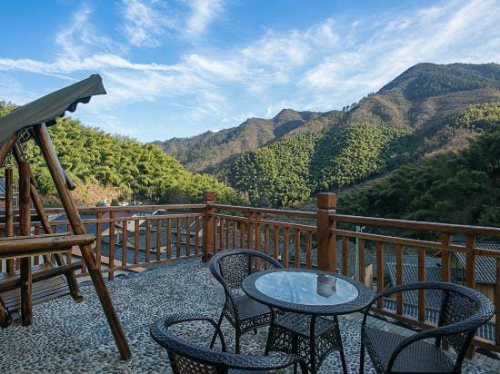 Cloud Layer Above the Clouds Inn Hotel in Hangzhou