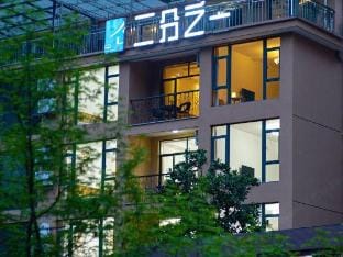 Tonglu Half Homestay Hotel in Hangzhou