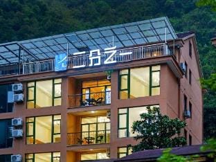 Tonglu Half Homestay Hotel in Hangzhou