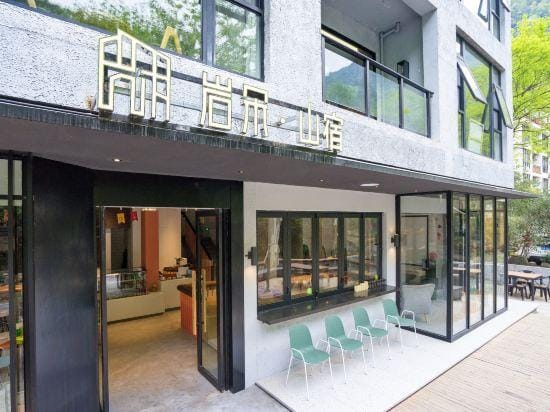 Rock Rose Holiday Hostel Hotel in Hangzhou