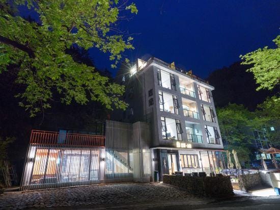Rock Rose Holiday Hostel Hotel in Hangzhou