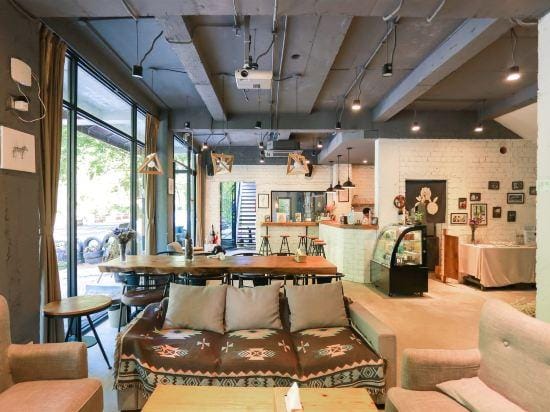 Rock Rose Holiday Hostel Hotel in Hangzhou