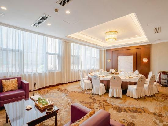 Oriental Hotel (Quzhou West Area) Hotel in Zhejiang