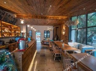 Seclusion Cloud Lake Hotel Hotel in Zhejiang