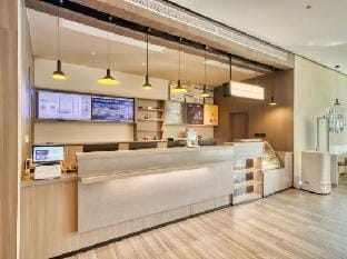 Hanting Hotel (Ningbo Zhuangshi Vanke Plaza) Hotel in Zhejiang