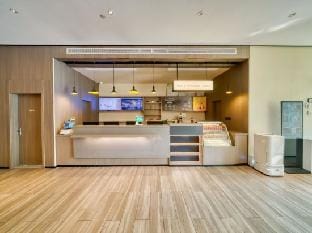 Hanting Hotel (Ningbo Zhuangshi Vanke Plaza) Hotel in Zhejiang