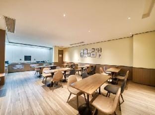 Hanting Hotel (Ningbo Zhuangshi Vanke Plaza) Hotel in Zhejiang
