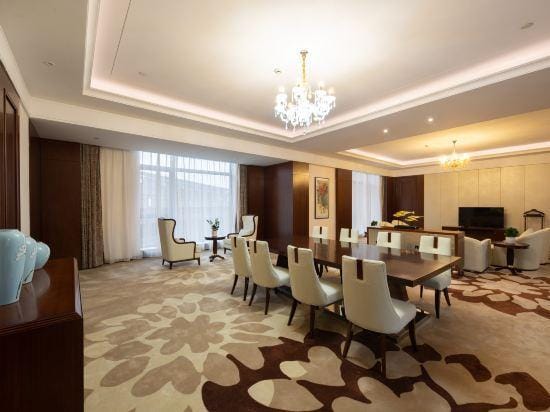 Continental Bridge Convention Centre Hotel Lianyungang Hotel in Jiangsu