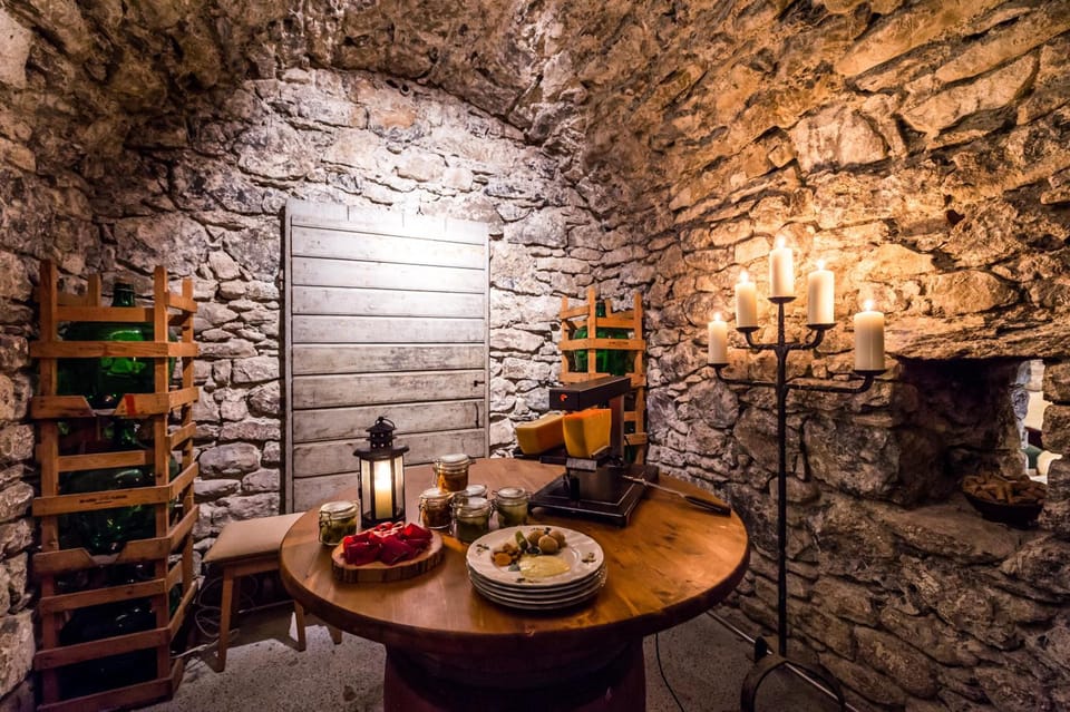 Auberge du Raisin Hotel in Canton of Vaud