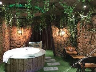 Yomi Light Luxury Themed Hotel (Changzhou Dinosaur Park) Hotel in Suzhou