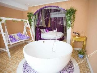 Yomi Light Luxury Themed Hotel (Changzhou Dinosaur Park) Hotel in Suzhou