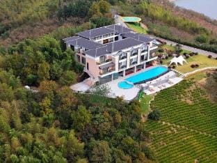 Guangde Swift Valley Luxury Resort Hotel in Zhejiang