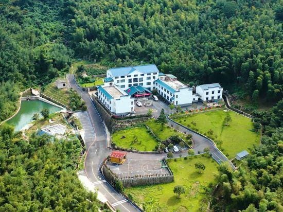 Tiantang Mountain Original Ecological Resort Hotel in Zhejiang