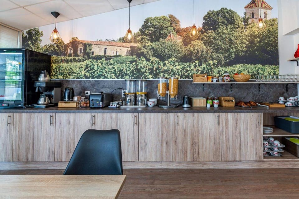 Logis Hotel L'Oliveraie Hotel in Cognac