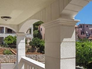 Antique apartment with balcony Hotel in Stari Grad